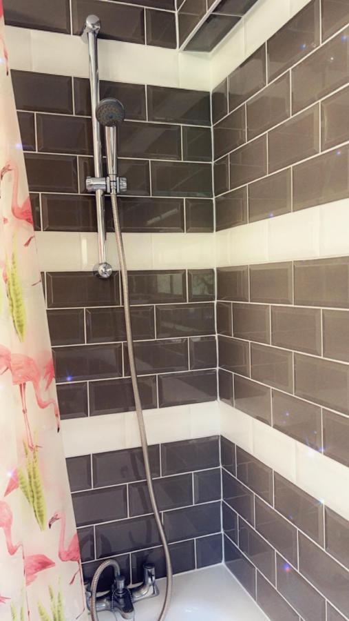 Stay In Woking With Benita Horsell Extérieur photo