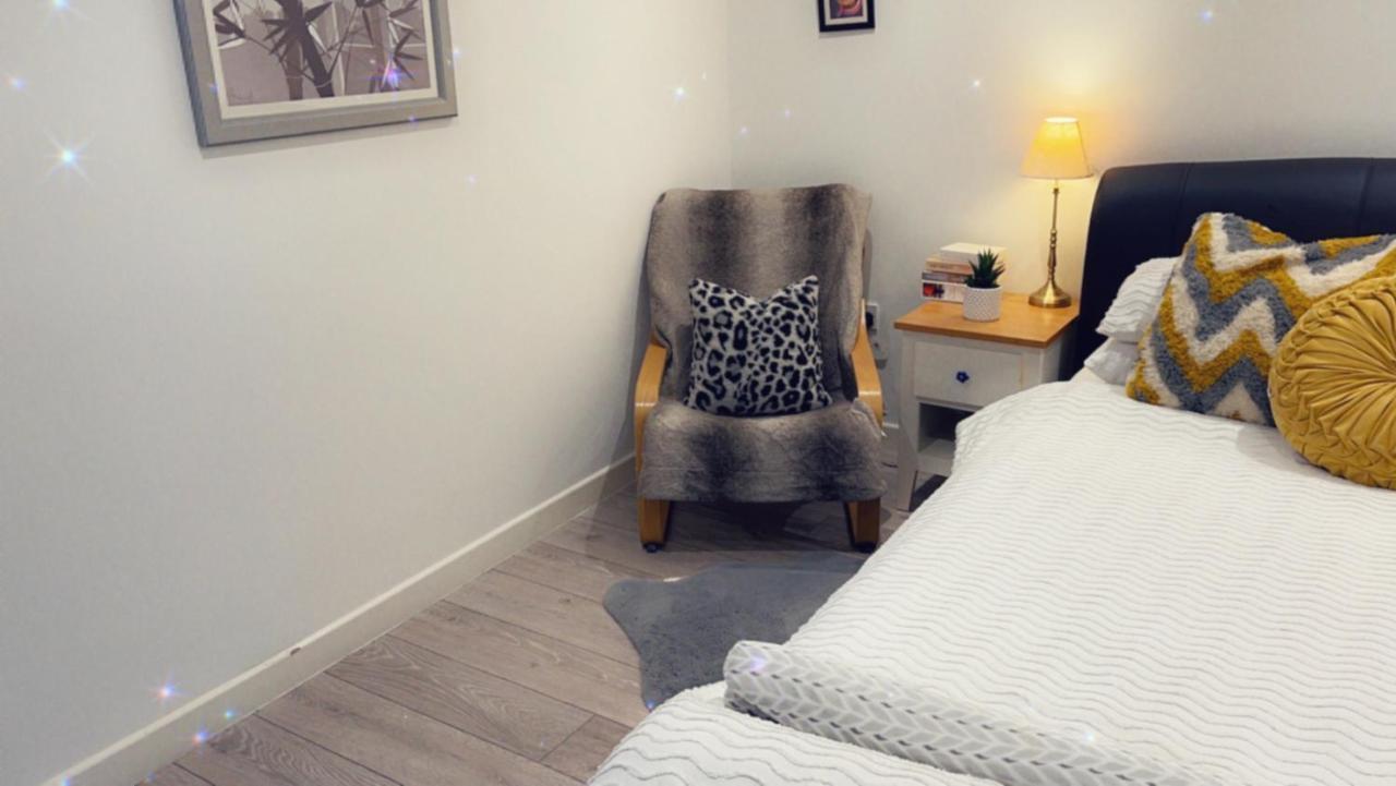 Stay In Woking With Benita Horsell Extérieur photo