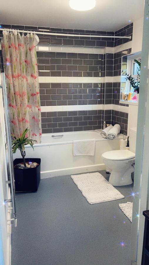 Stay In Woking With Benita Horsell Extérieur photo