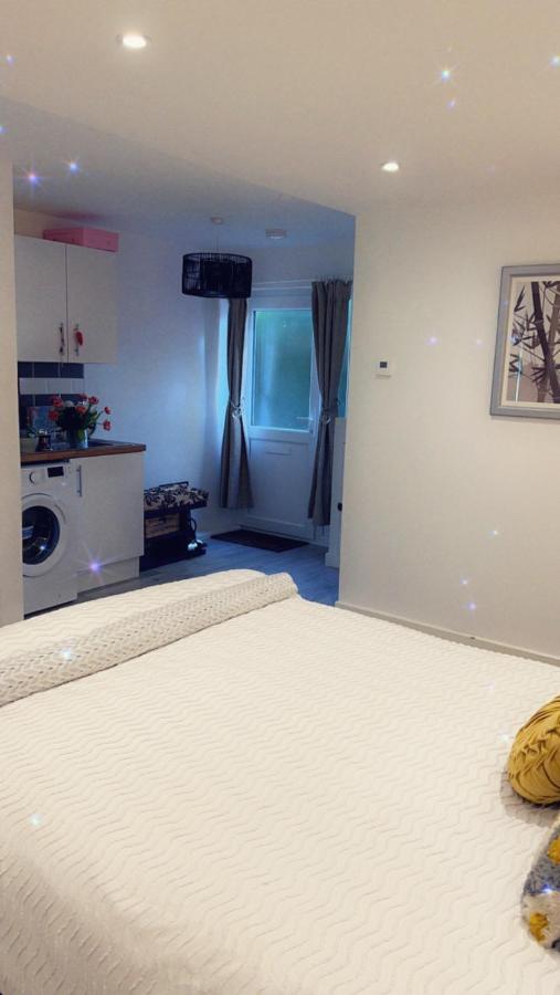 Stay In Woking With Benita Horsell Extérieur photo